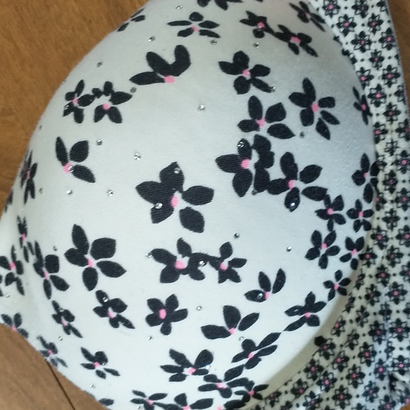 Victoria's Secret Flowers and beads design Size 38C Bra - Picture 2 of 8